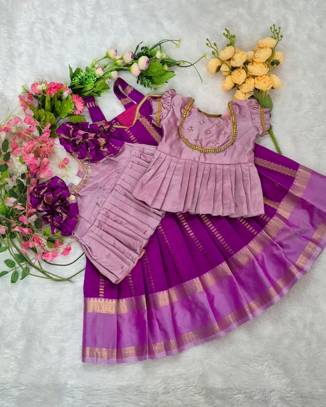 Traditional Set in an elegant Pink and Gold color combination.