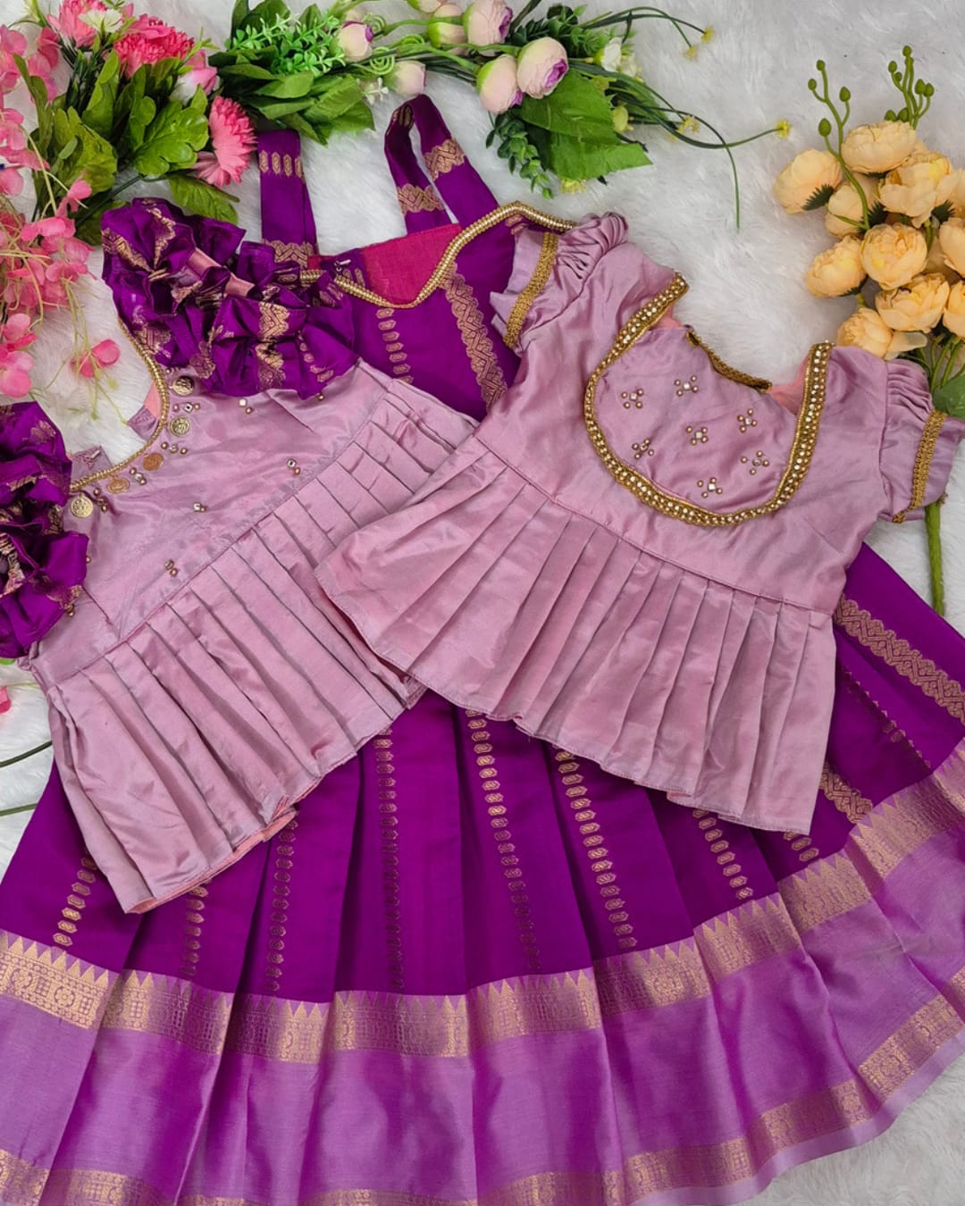 Traditional Set in an elegant Pink and Gold color combination.