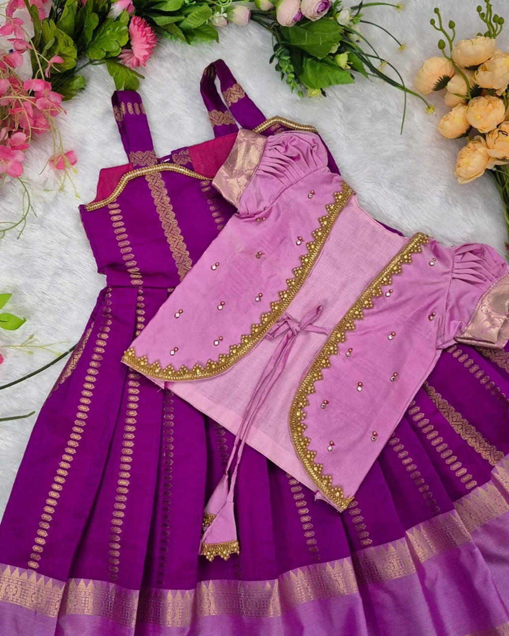 Traditional Set in an elegant Pink and Gold color combination.