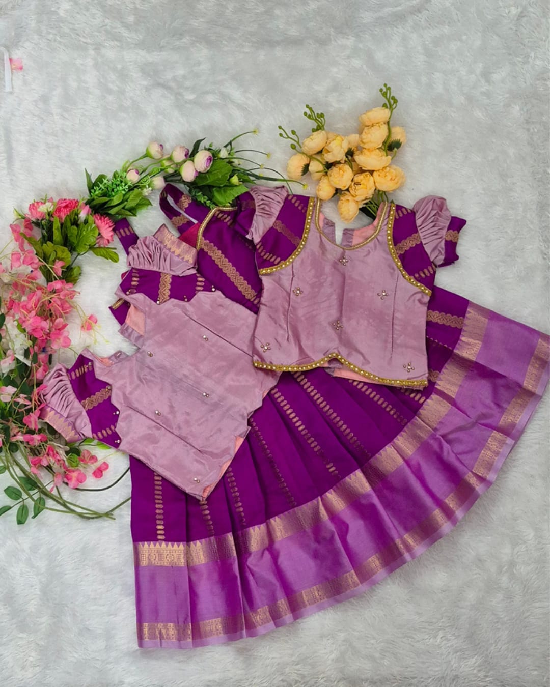 Traditional Set in an elegant Pink and Gold color combination.