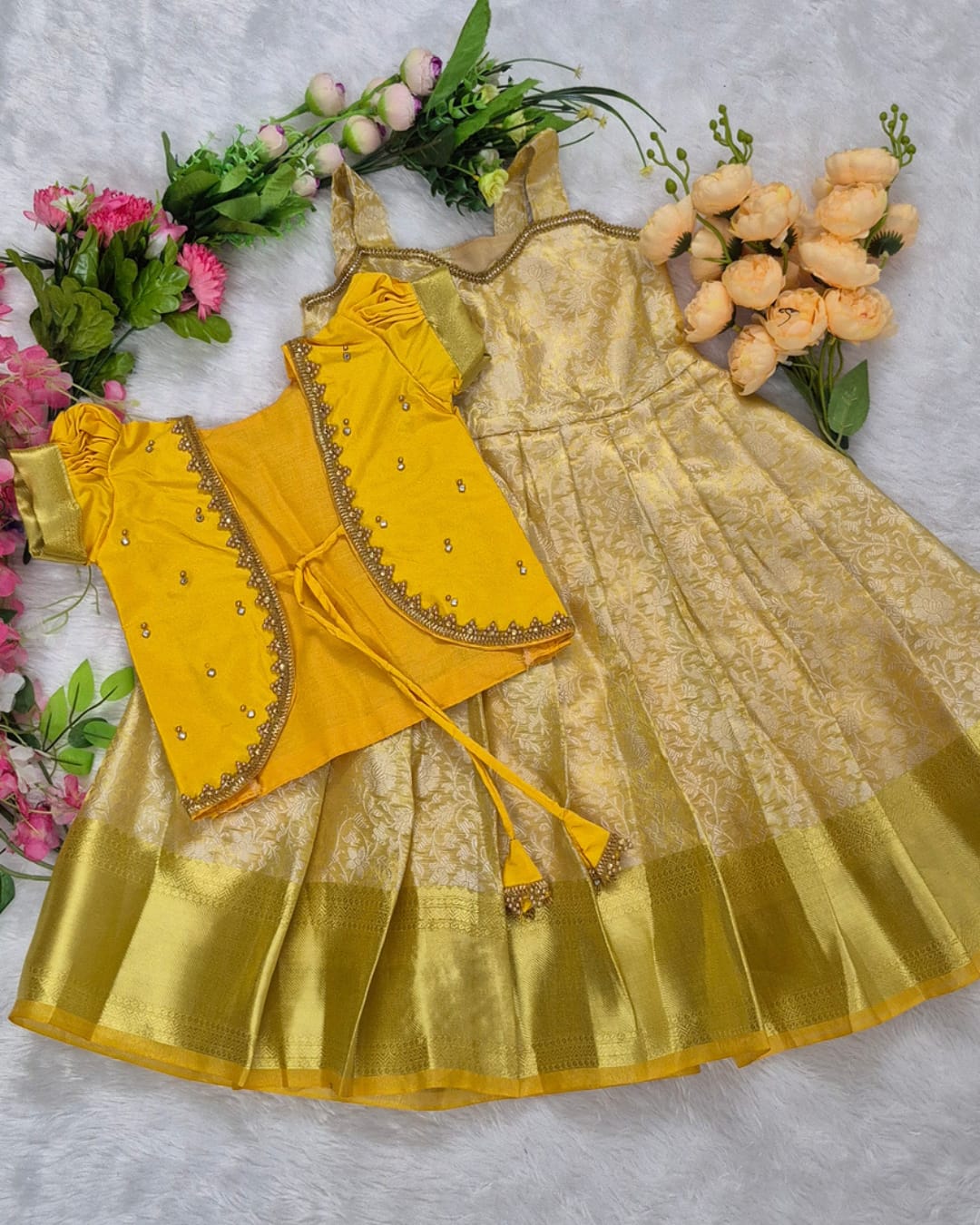 Bright and graceful Mustard Yellow &amp; Gold color combination