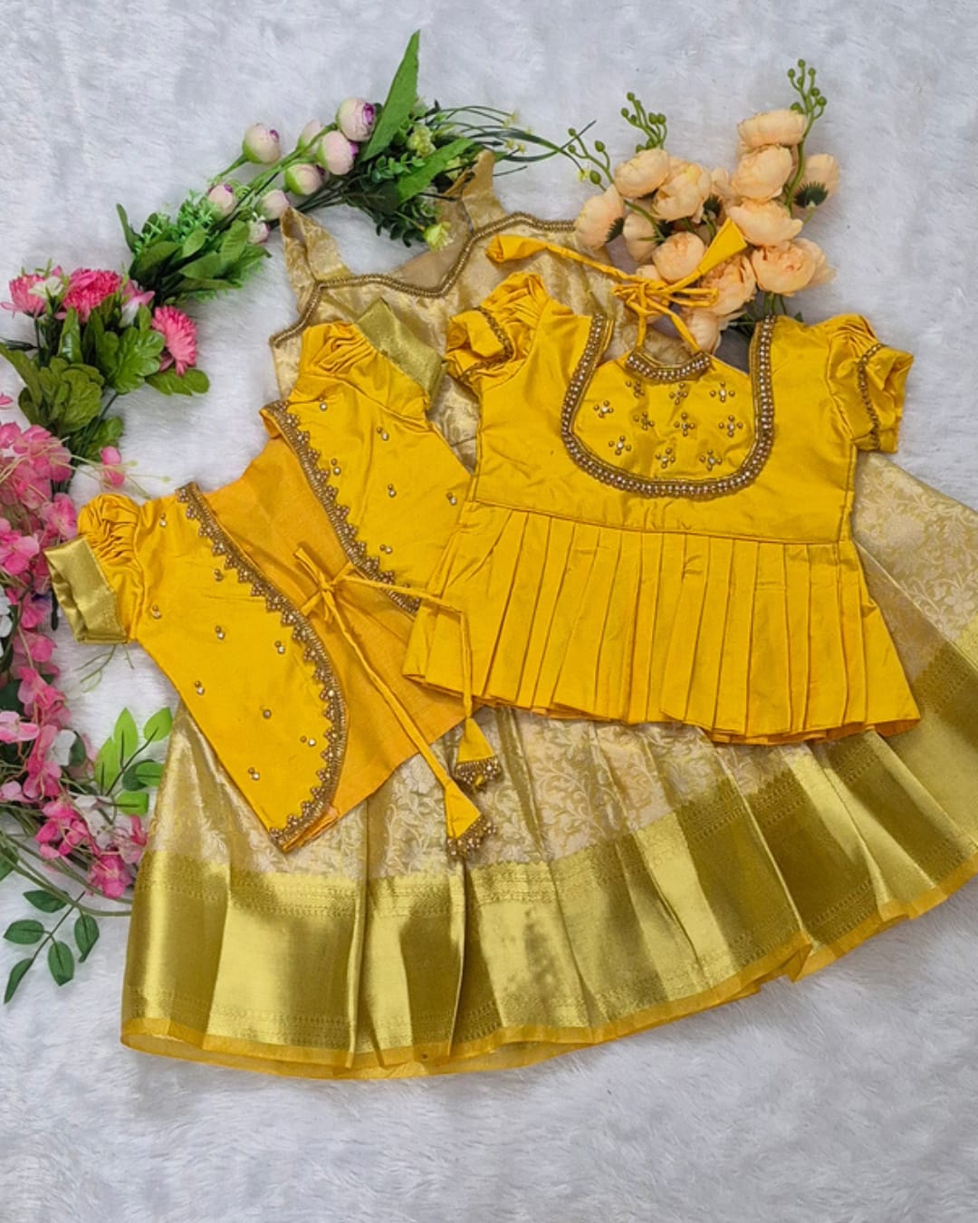 Bright and graceful Mustard Yellow &amp; Gold color combination